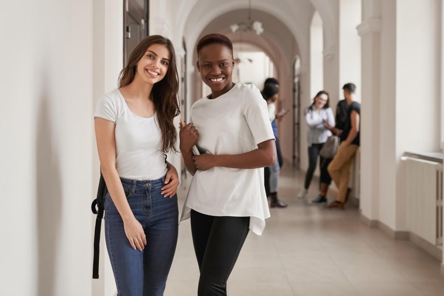 Detailierte Finanzanalyse mit Diagrammen und Berechnungen